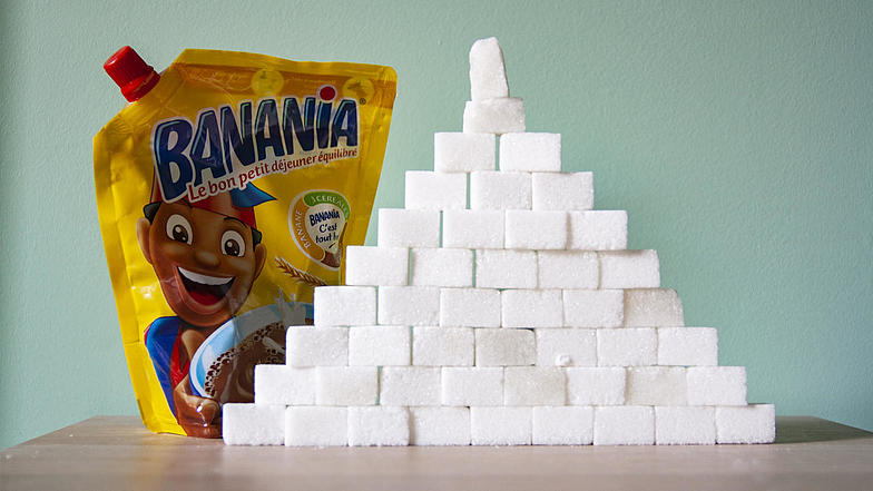 Un paquet de 400g de Banania équivaut à 46 morceaux de sucre rectangulaires. De quoi construire une pyramide plus haute que le paquet lui-même !